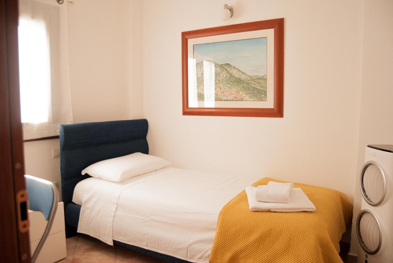 Sotza'S Little House Villa Padru Bagian luar foto