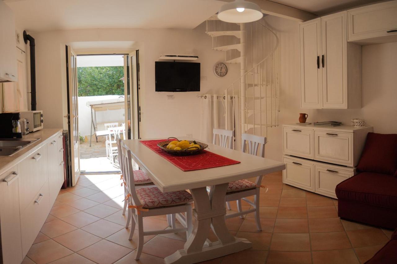 Sotza'S Little House Villa Padru Bagian luar foto